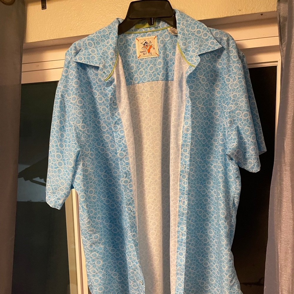Men’s collared shirt